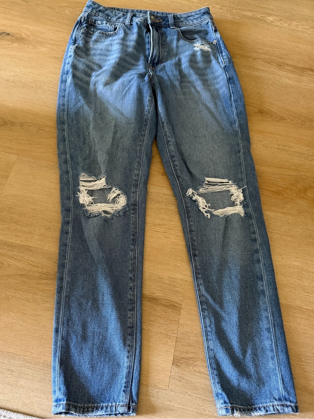 American Eagle Outfitters Distressed Blue Jeans